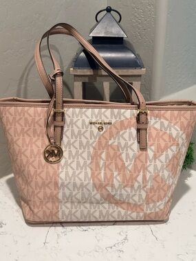 🔥Michael Kors Jet Set Charm Signature 2-Tone Logo Bag Like New!